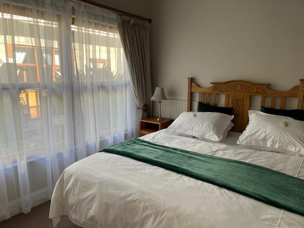 La Pension Guest House Oudtshoorn Luaran gambar