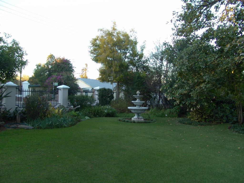 La Pension Guest House Oudtshoorn Luaran gambar